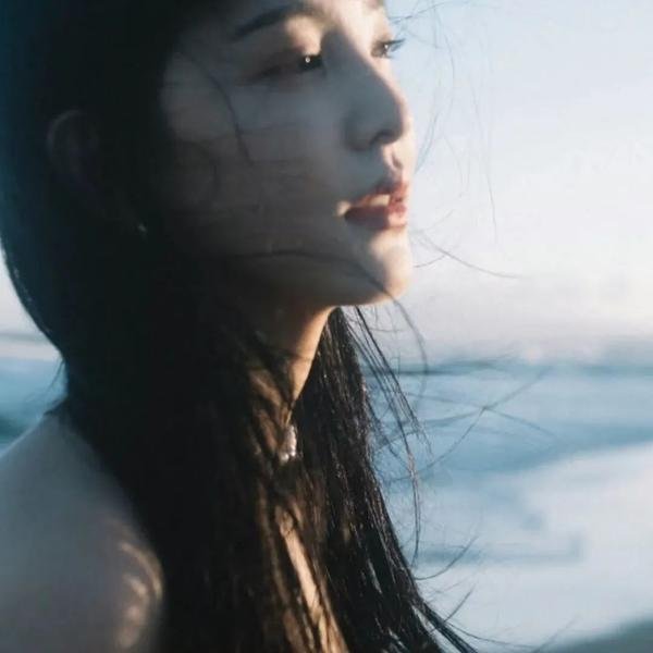 《阿尔及尔的末代王后》海报